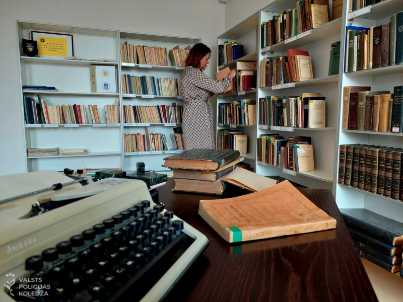 Rakstāmmašīna bibliotēkā