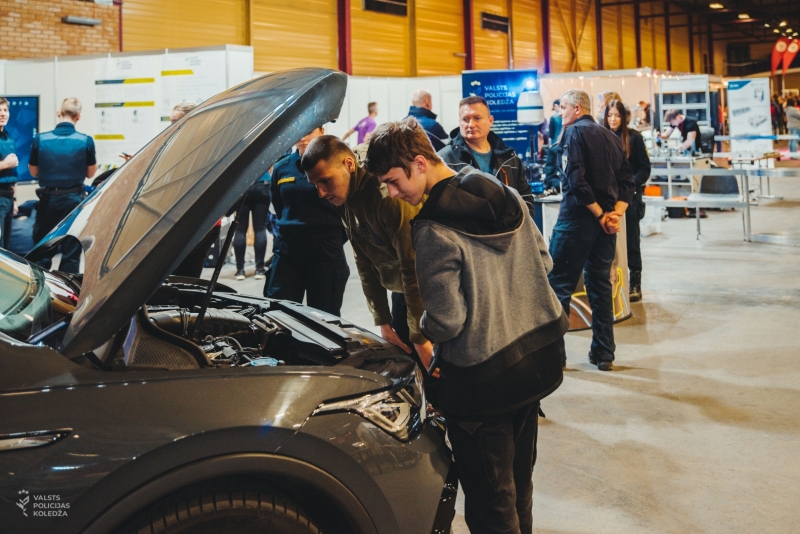 Valsts policijas operatīvā transportlīdzekļa demontrēšana jauno profesionāļu meistarības konkursā “Skills Latvia”