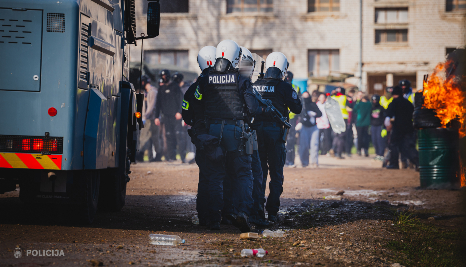 SUB taktiskās mācībās trenē gatavību reaģēt uz bruņotu apdraudējumu pilsētvidē