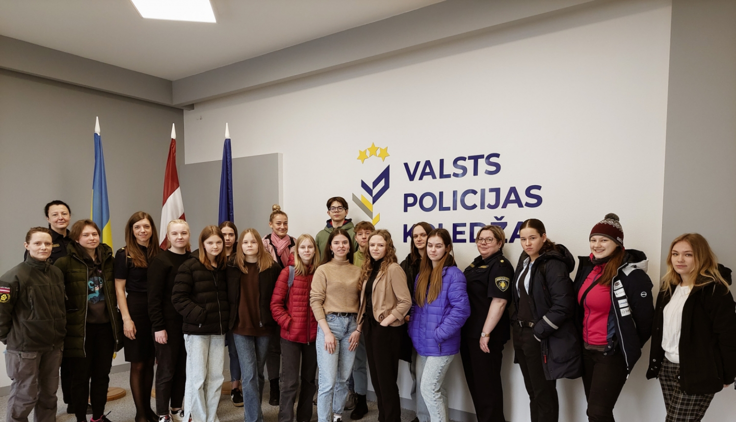 Ēnu dienas dalīnieku kopbilde Valsts policijas koledžā