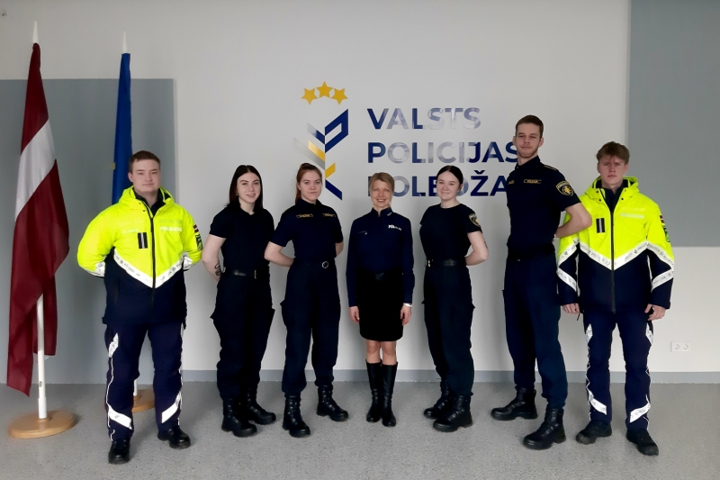 Policijas akadēmijas Ščitno pedagoģe vizītes laikā kadetiem vada lekcijas par vardarbību ģimenē un bērna pratināšanu
