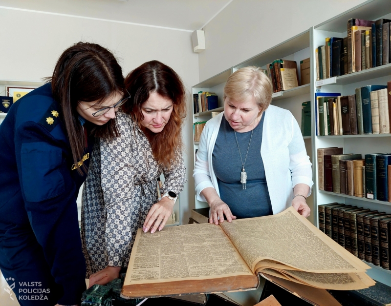 Zane Pumpure, Anita Fišere, Ingūna Stranga bibliotekā