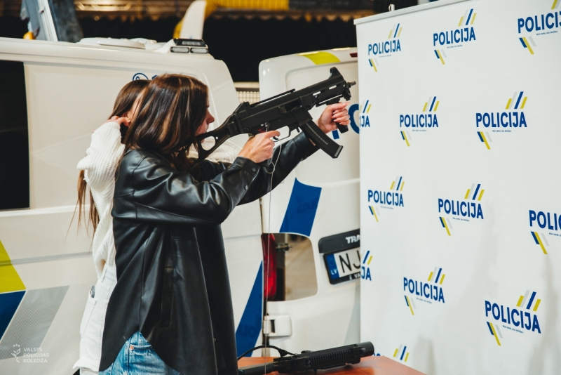 Valsts policijas šaujamieroču apskate jauno profesionāļu meistarības konkursā “Skills Latvia”