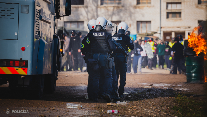 SUB taktiskās mācībās trenē gatavību reaģēt uz bruņotu apdraudējumu pilsētvidē
