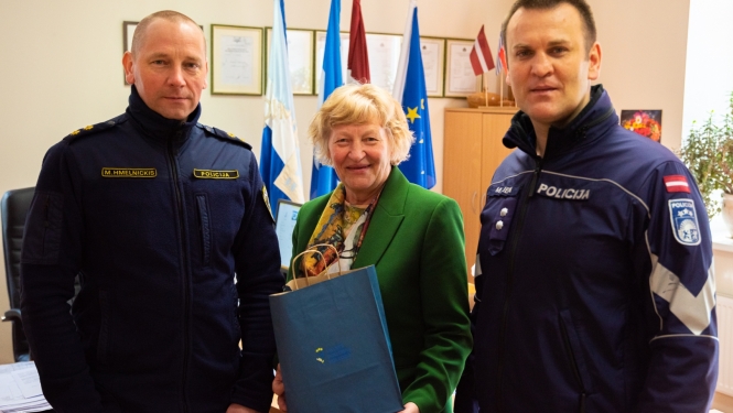 Jūrmalas Pumpura vidusskolas audzēkņi satiek VPK kadetus un interesējas par policista profesiju