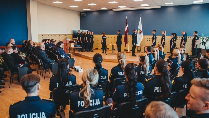 Valsts policijas koledžu absolvē 46 jaunie policisti