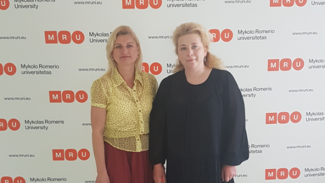 Valsts policijas koledžas lektores un Mikolas Romeris universitātes profesores kopbilde