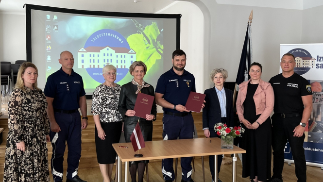 2023.gada 26.maijā Valsts policijas koledžas (VPK) direktors Dmitrijs Homenko un Saldus tehnikuma direktore Iveta Bērziņa parakstīja sadarbības līgumu
