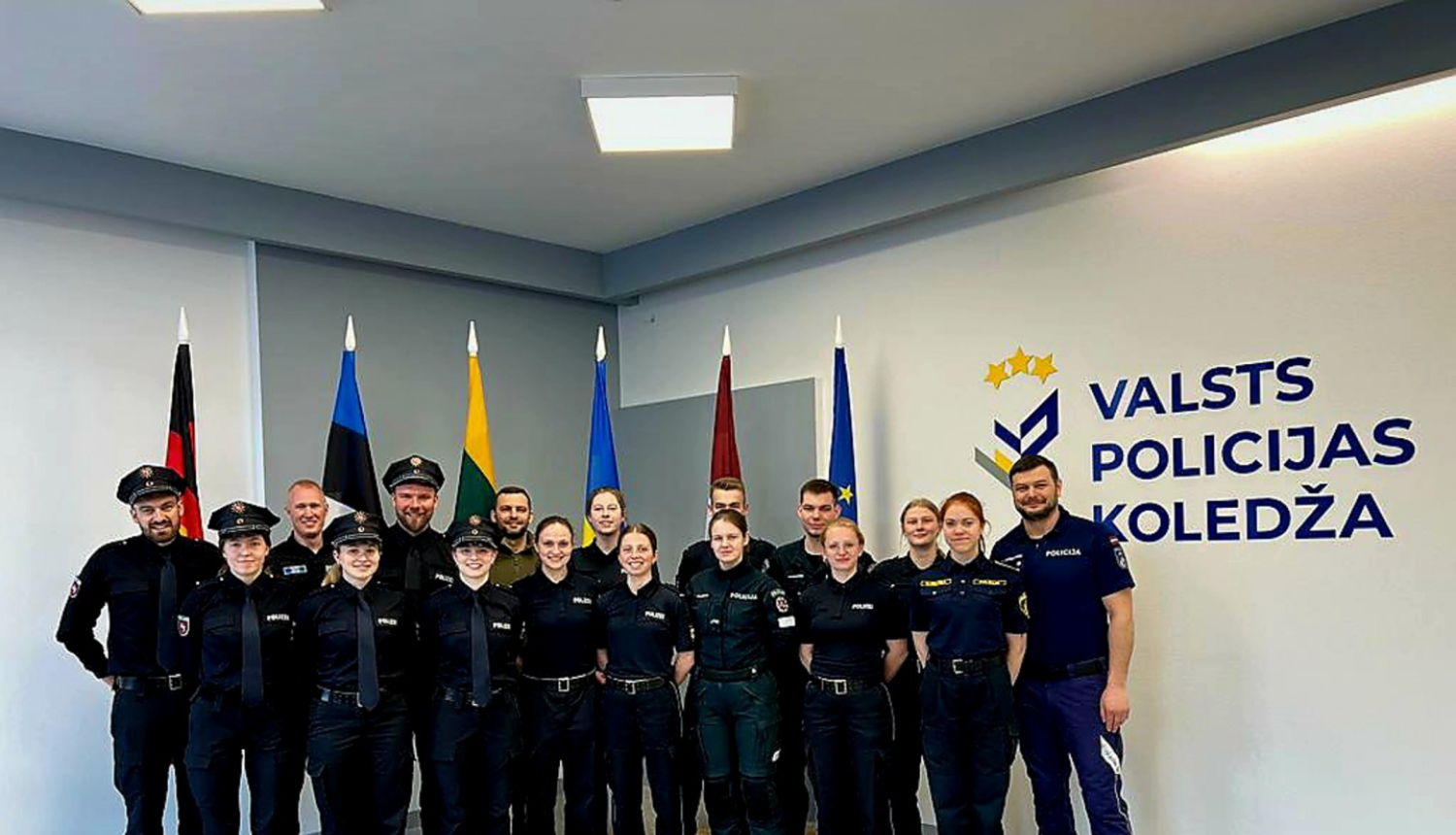 Valsts policijas koledžas direktora kopbilde ar Vācijas, Lietuvas un Igauņu policijas kadetiem
