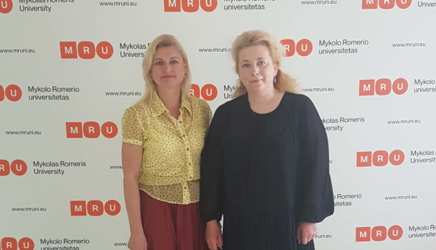 Valsts policijas koledžas lektores un Mikolas Romeris universitātes profesores kopbilde