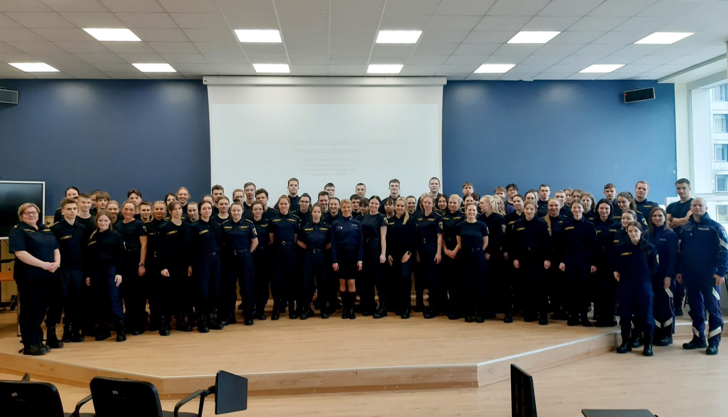 Policijas akadēmijas Ščitno pedagoģe vizītes laikā kadetiem vada lekcijas par vardarbību ģimenē un bērna pratināšanu