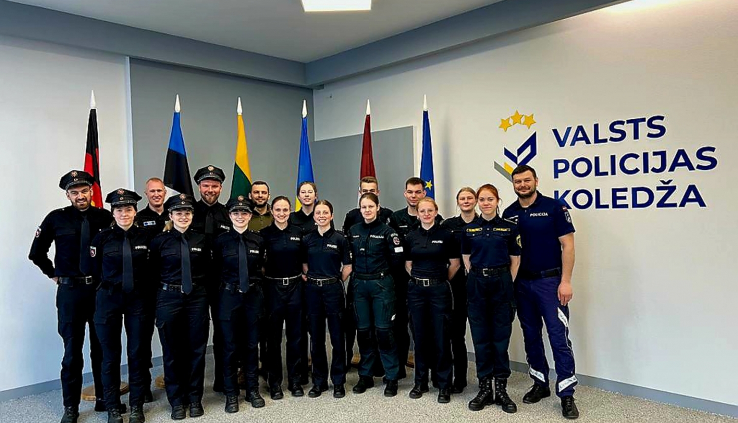 Valsts policijas koledžas direktora kopbilde ar Vācijas, Lietuvas un Igauņu policijas kadetiem