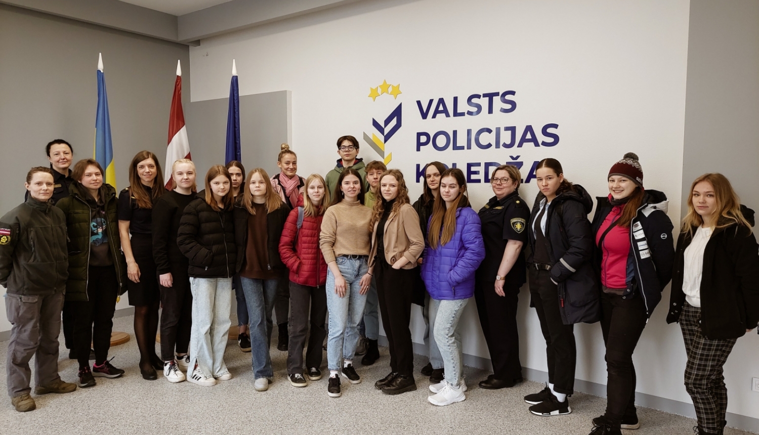 Ēnu dienas dalīnieku kopbilde Valsts policijas koledžā