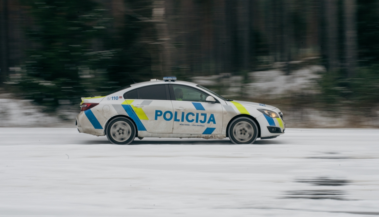 Valsts policijas dienesta operatīvais transportlīdzeklis.